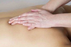 Sanfte Entspannung durch Berührungen