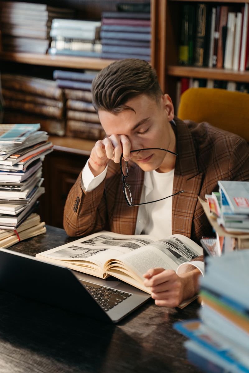 Burnout bei jungen Menschen: Wenn Studium und Ausbildung überfordern