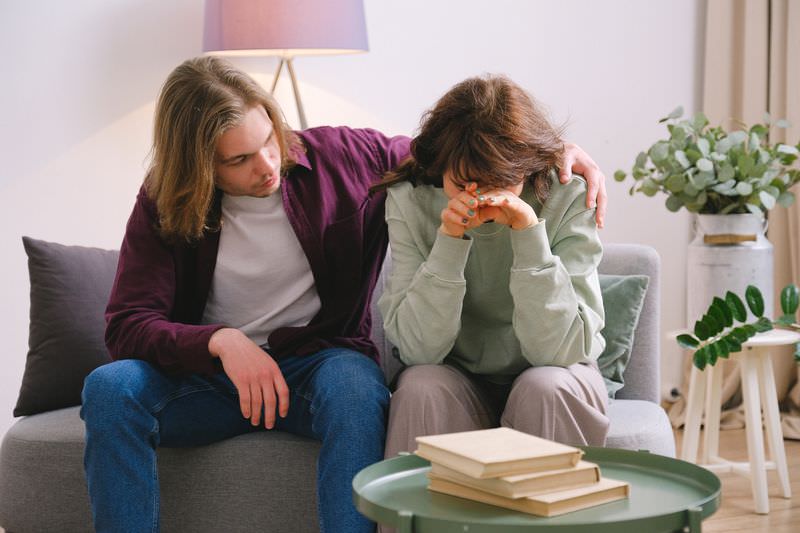 Burnout Angehörige: Wie kann man Betroffenen helfen?